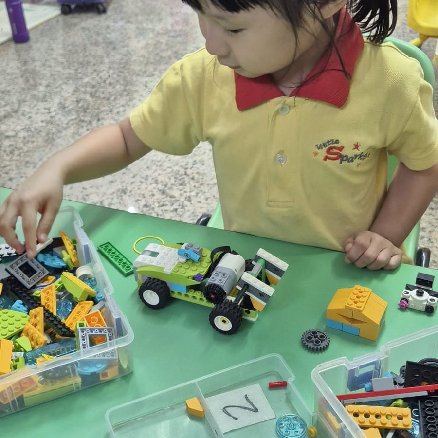 Robotics building activity